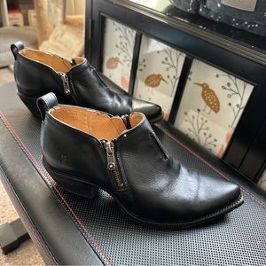 Frye Sacha Moto Shootie Western Boot, Black Leather, 7(M)